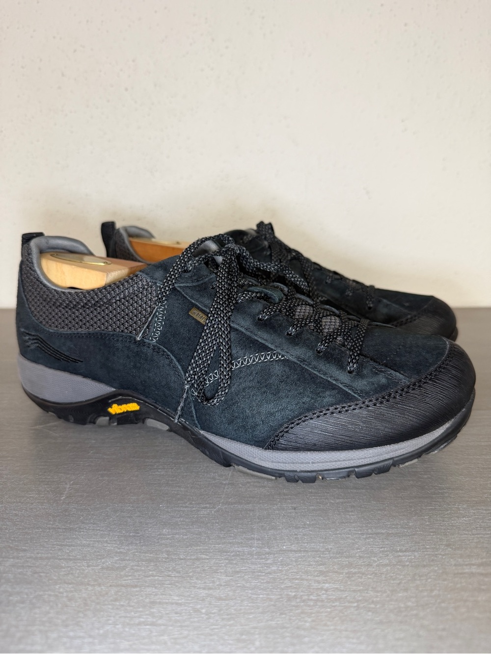 Dansko Paisley Waterproof Sneaker Black Leather Sz EU 41 Wide US 10.5-11 Wide